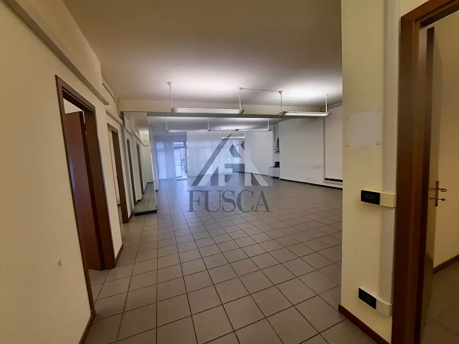 Immagine 19 di Capannone industriale in affitto  in Viale G. Puccini a Lucca