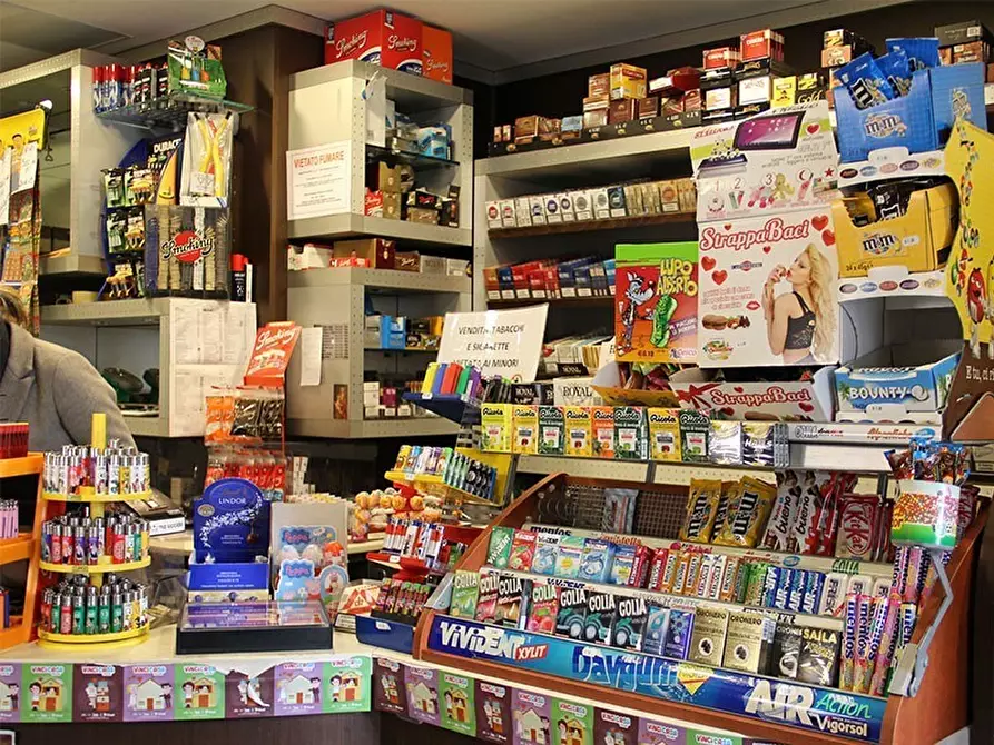 Immagine 6 di Tabaccheria in vendita  in Piazza dei Servi a Lucca