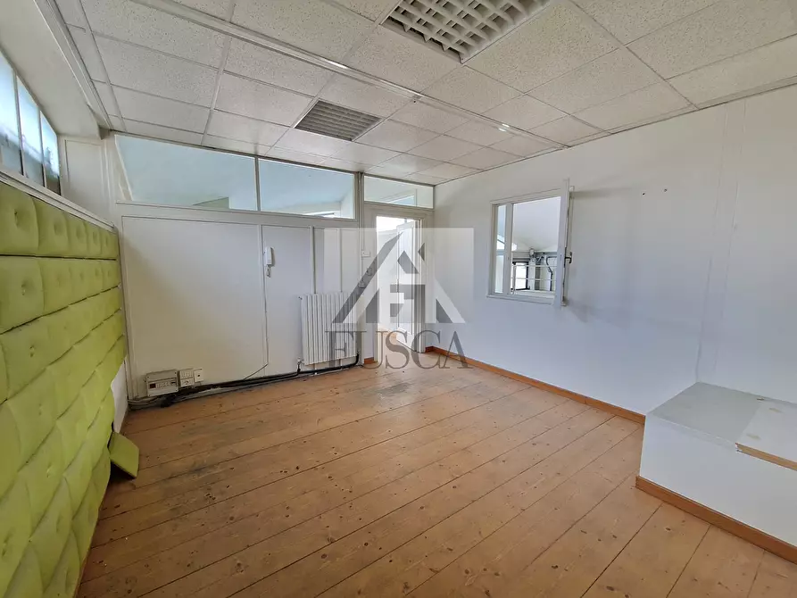 Immagine 8 di Capannone industriale in affitto  in Via Puccetti a Lucca