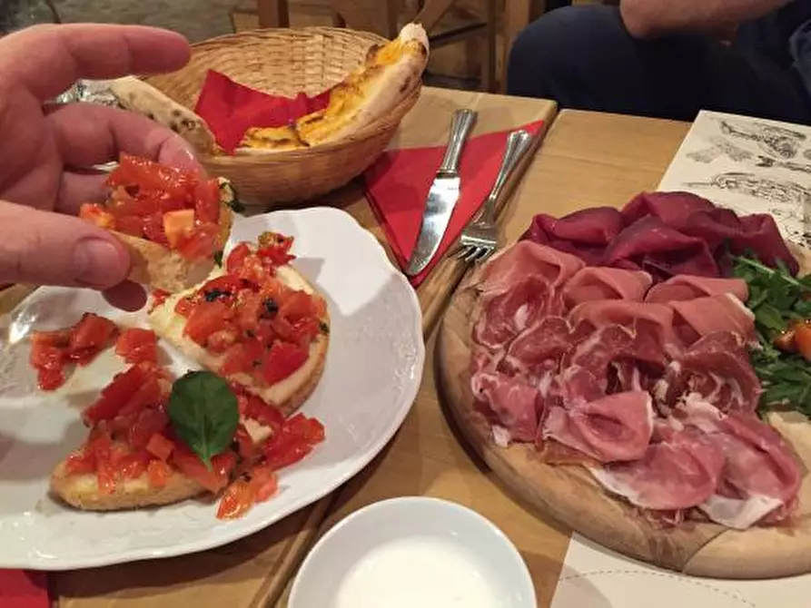 Immagine 2 di Pizzeria / Pub in vendita  in Viale Giuseppe Giusti a Lucca