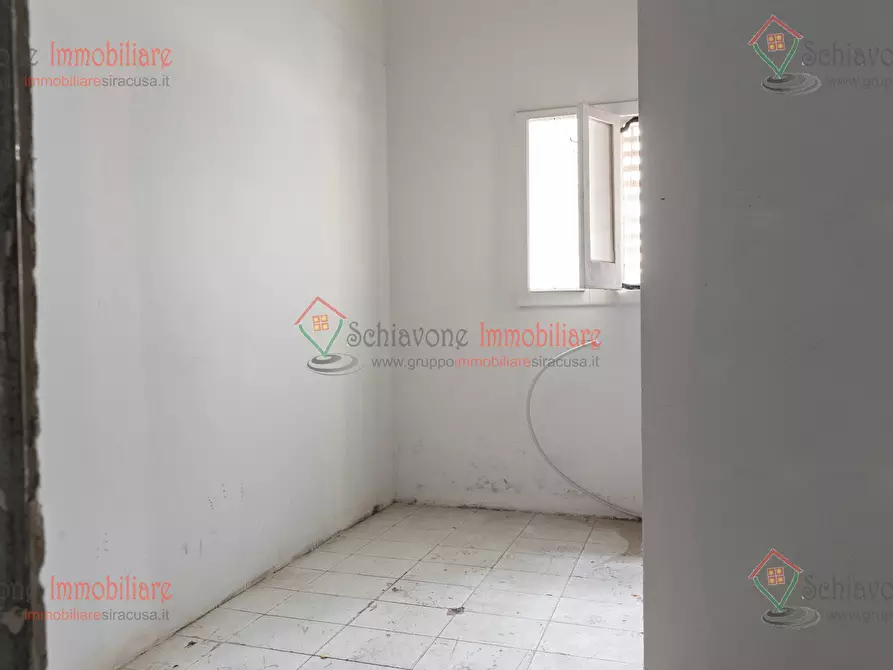 Immagine 7 di Locale commerciale in vendita  a Siracusa