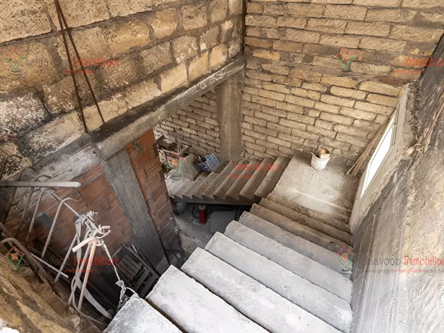 Immagine 11 di Locale commerciale in vendita  a Floridia