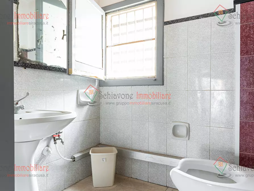 Immagine 5 di Locale commerciale in vendita  a Siracusa