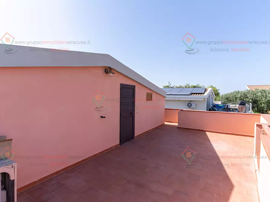 Immagine 22 di Villa in vendita  a Siracusa