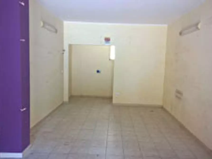 Immagine 3 di Locale commerciale in vendita  a Siracusa