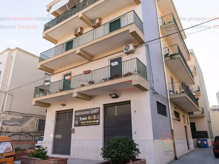 Immagine 2 di Locale commerciale in vendita  a Siracusa