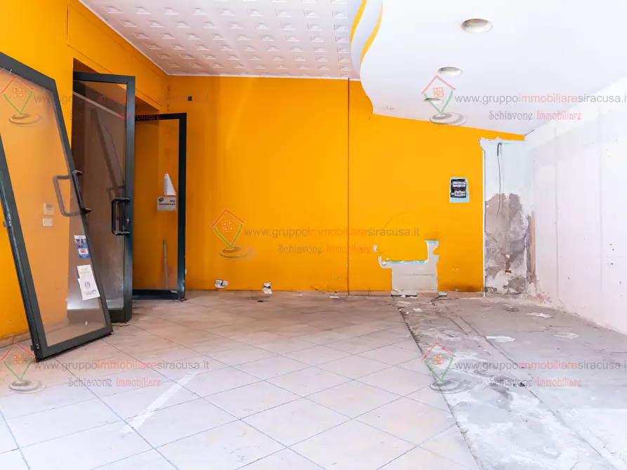 Immagine 4 di Locale commerciale in affitto  a Siracusa