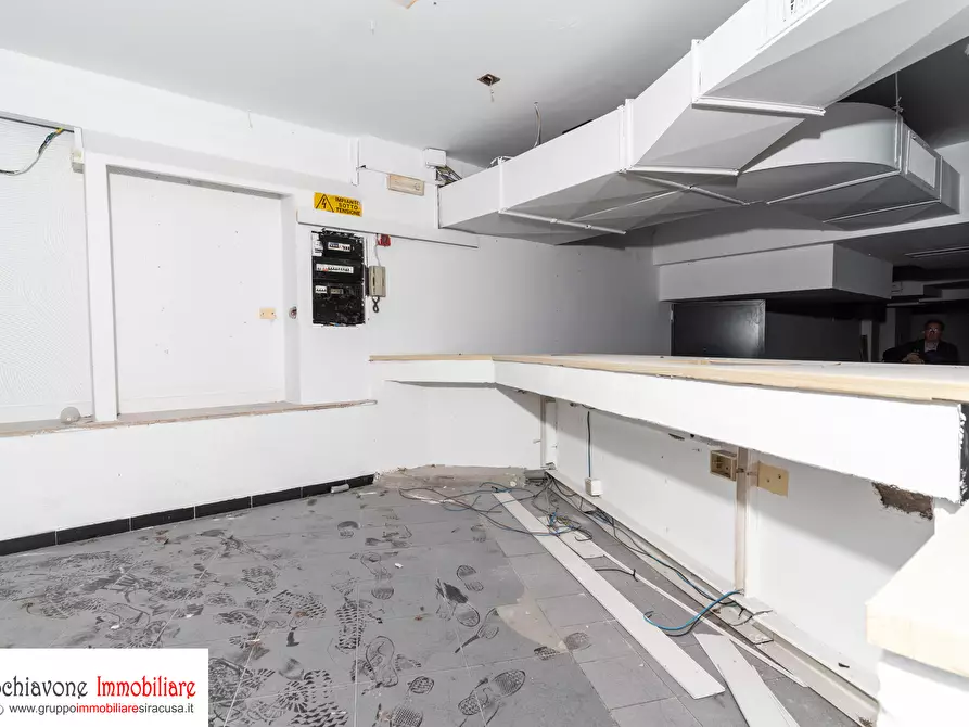 Immagine 23 di Locale commerciale in affitto  a Siracusa