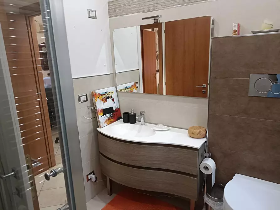 Immagine 9 di Trilocale in affitto  a Siracusa