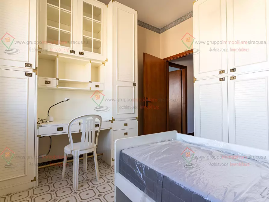 Immagine 21 di Pentalocale in affitto  a Siracusa