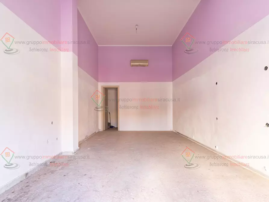 Immagine 2 di Locale commerciale in vendita  a Siracusa