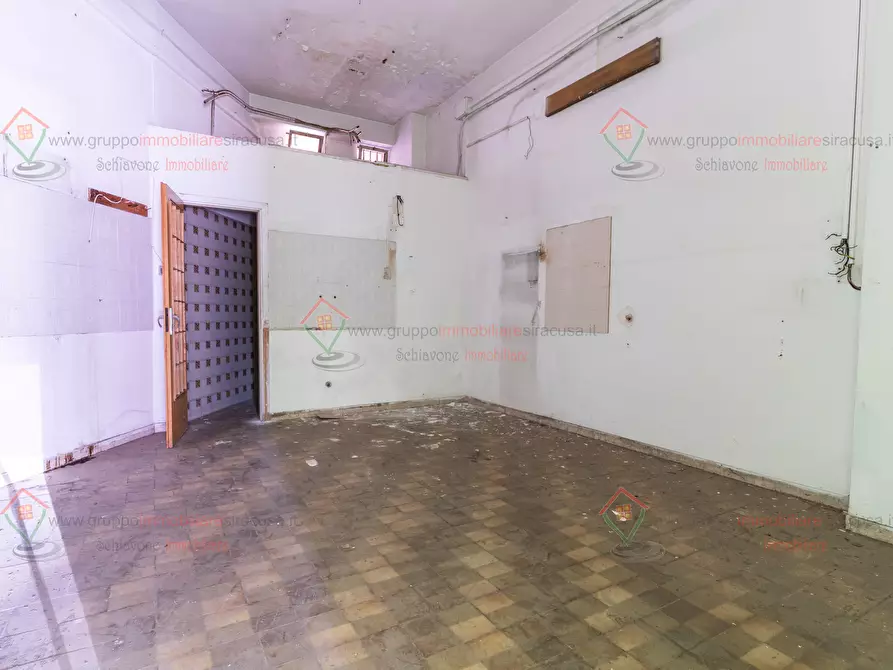 Immagine 4 di Locale commerciale in vendita  a Siracusa