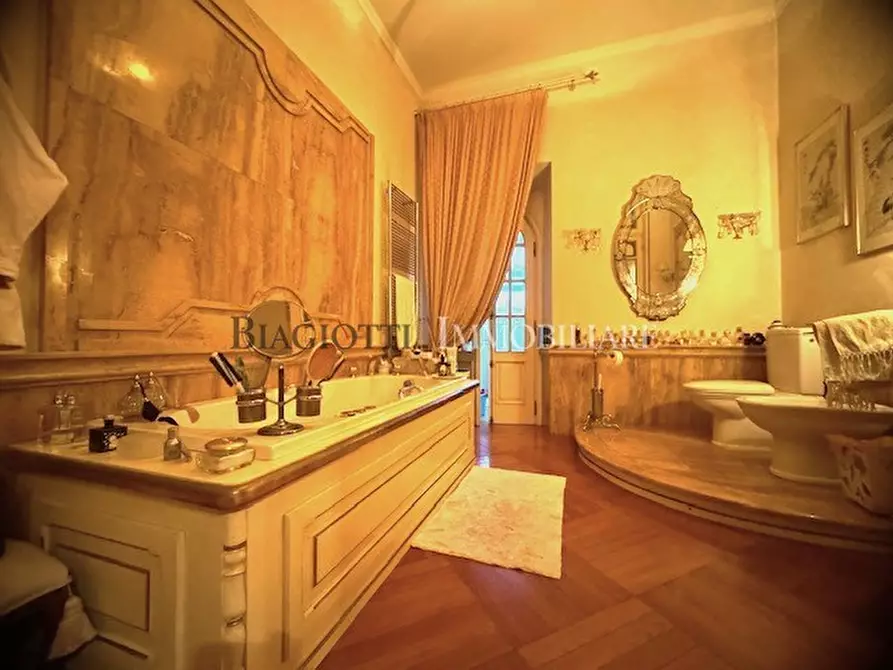 Immagine 10 di Pentalocale in vendita  in viale italia a Livorno