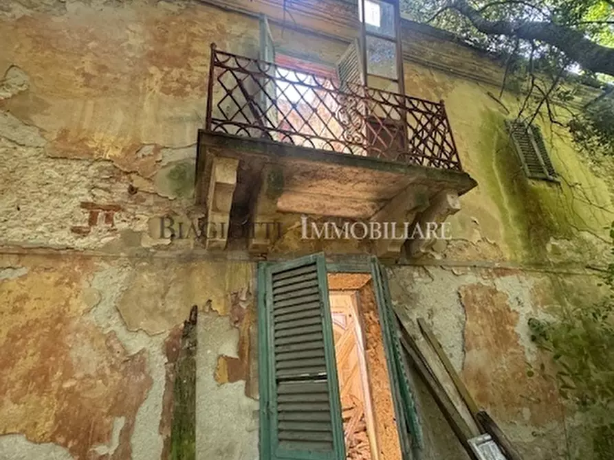 Immagine 19 di Rustico / casale in vendita  a Livorno