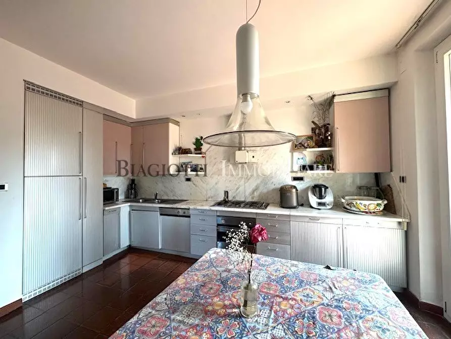 Immagine 17 di Villa in vendita  a Livorno