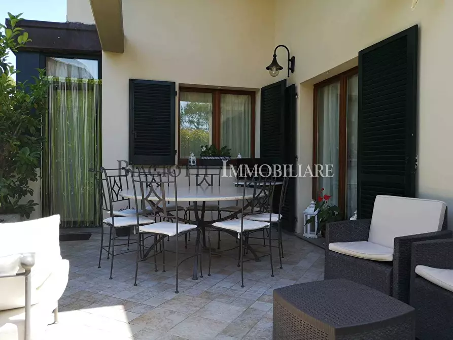Immagine 22 di Villa in vendita  a Livorno