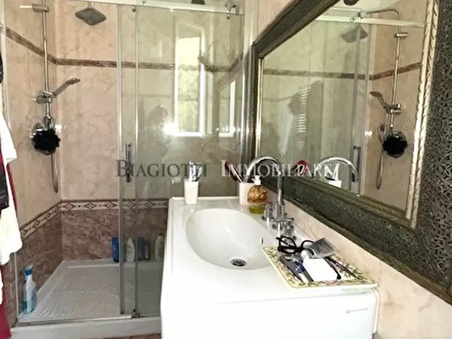 Immagine 30 di Casa semindipendente in vendita  a Livorno