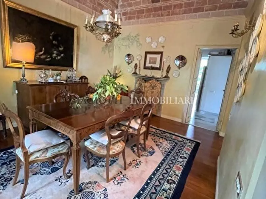 Immagine 24 di Villa in vendita  a Livorno