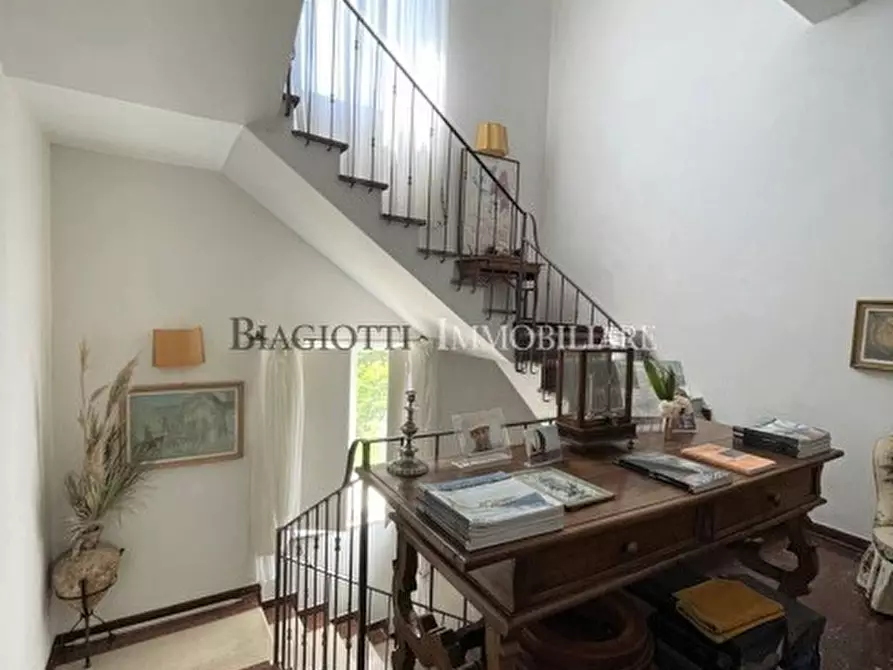 Immagine 15 di Villa in vendita  a Livorno