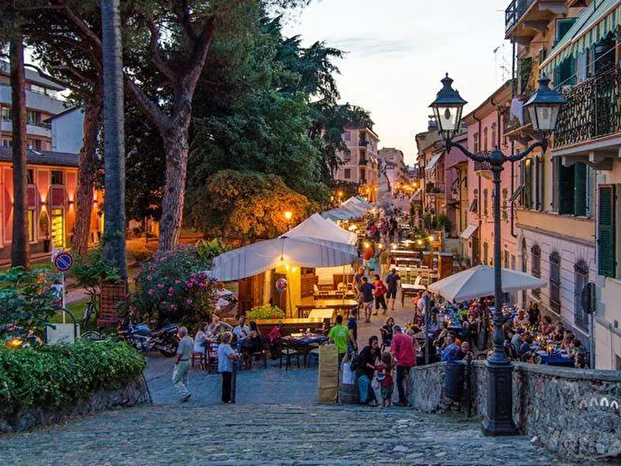 Immagine 26 di Appartamento in vendita  in piazza matteotti a Sarzana