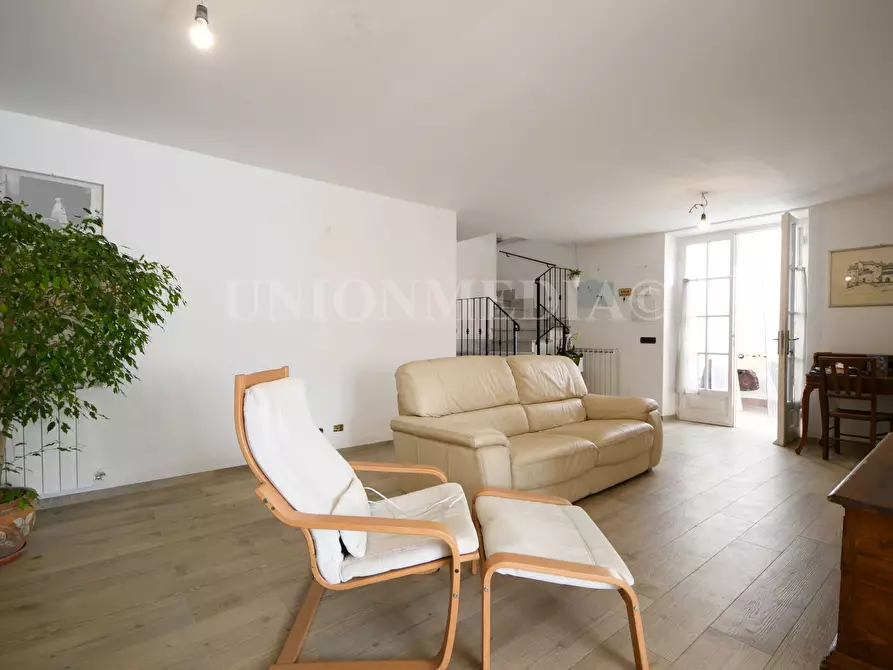 Immagine 3 di Casa semindipendente in vendita  in via triboli a Sarzana