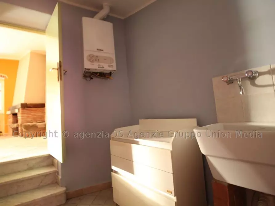 Immagine 10 di Appartamento in vendita  a Ortonovo