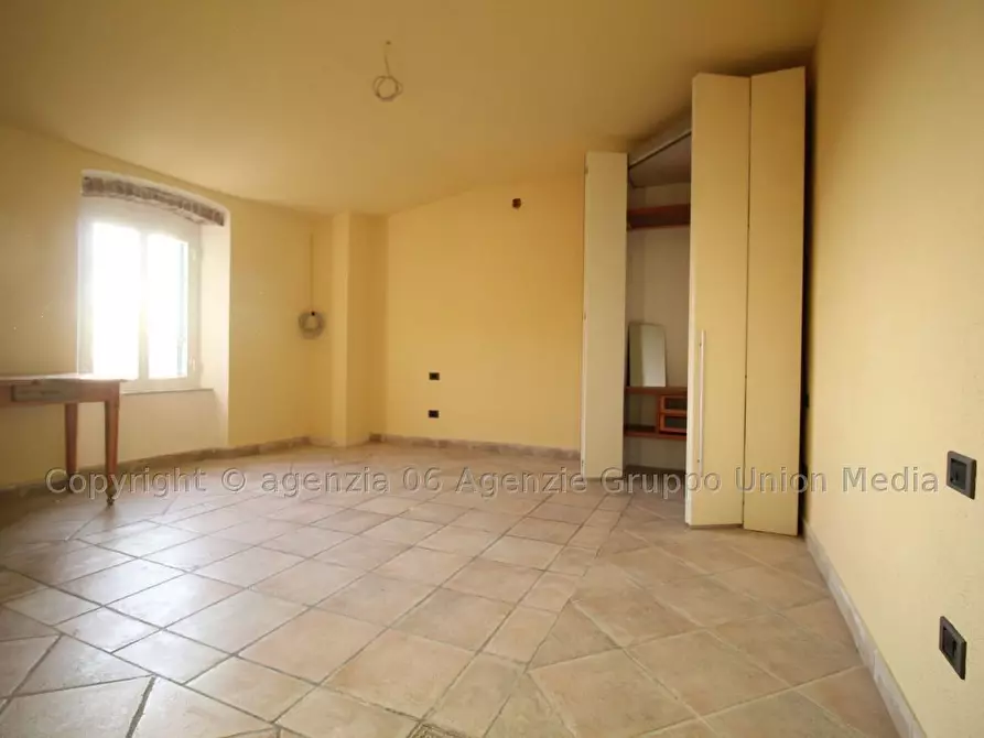 Immagine 13 di Appartamento in vendita  a Ortonovo