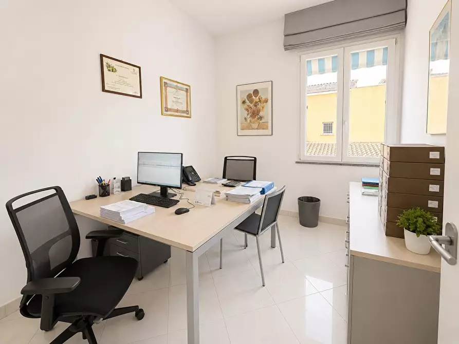 Immagine 15 di Palazzo in vendita  in Via Melozzo da Forlì 36 a Rimini