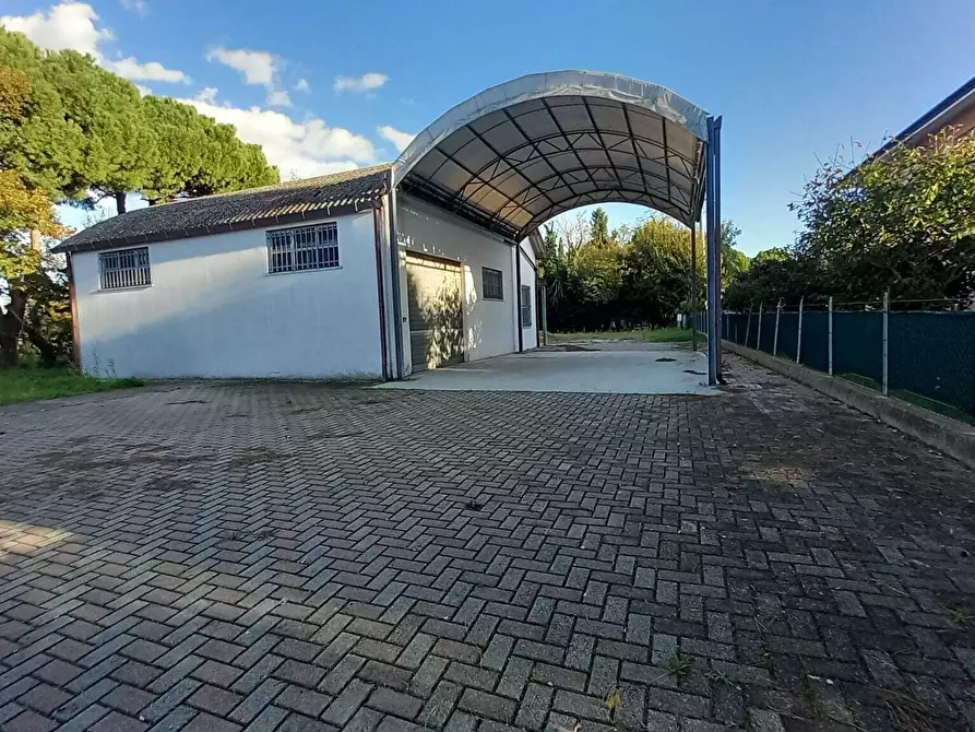 Immagine 1 di Attività artigianale in affitto  in Via Barcarola 22 a Rimini