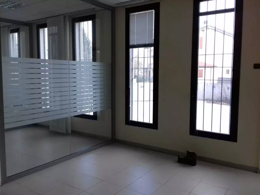 Immagine 17 di Ufficio in vendita  in Via per Poviglio 16 a Reggio Nell'emilia