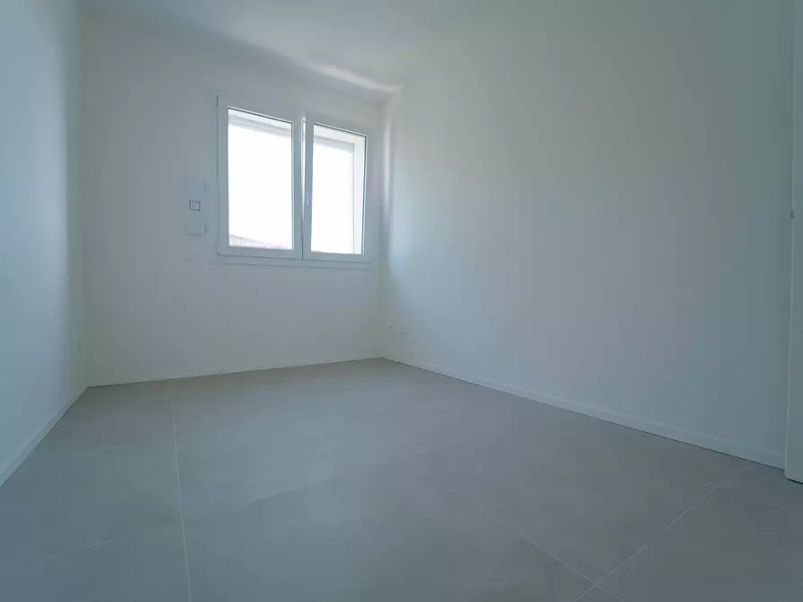 Immagine 7 di Quadrilocale in vendita  in Via Niccolò Tommaseo 100 a Rimini