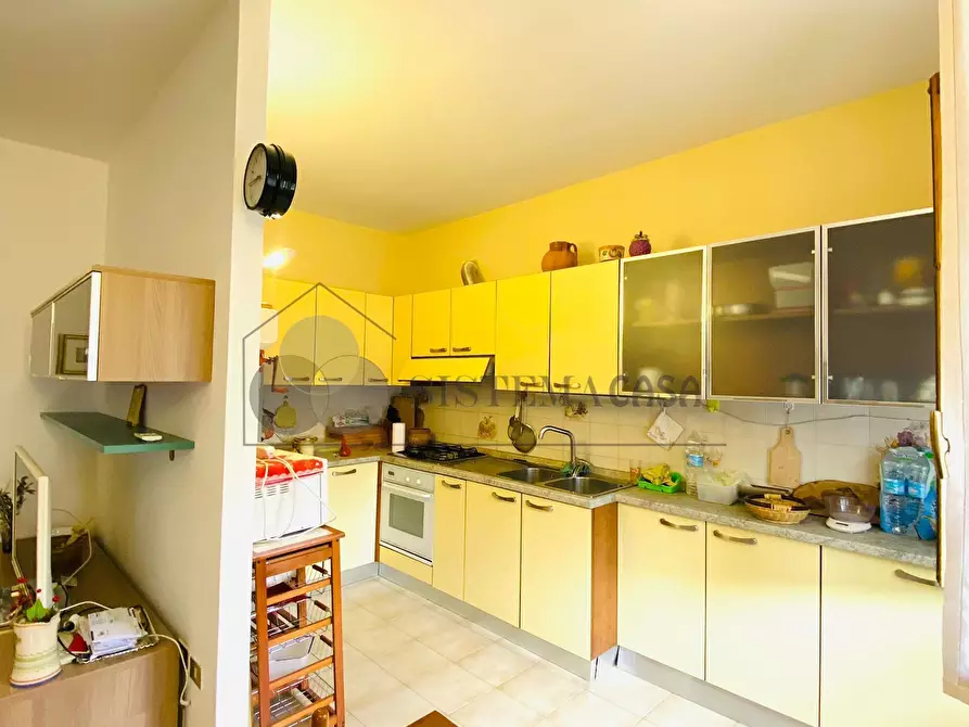 Immagine 6 di Trilocale in vendita  in Piazza Garibaldi 9 a Follo