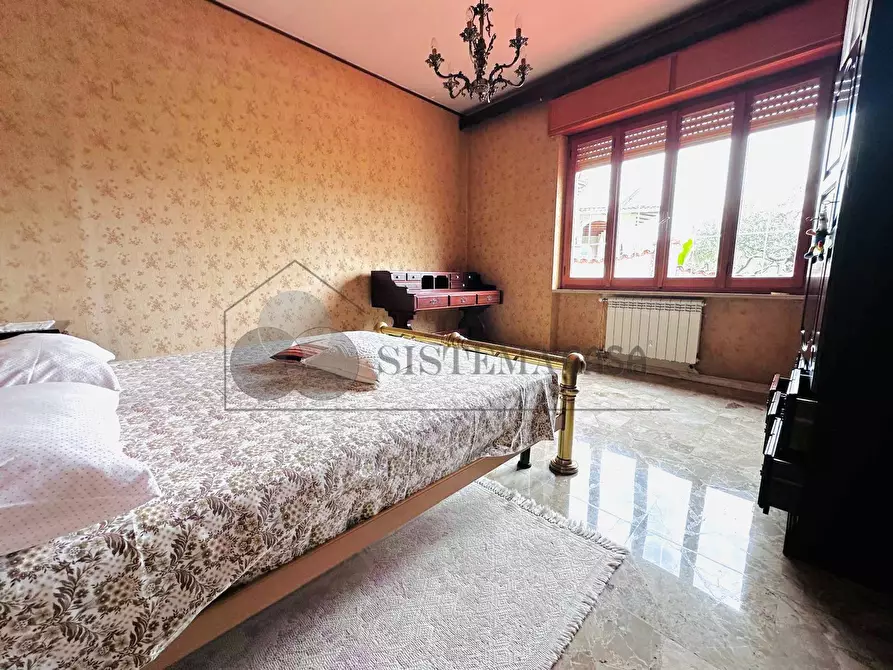 Immagine 41 di Villa in vendita  in Via 1º Maggio 12 a Follo