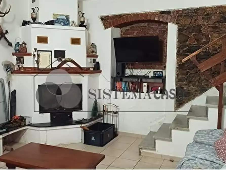 Immagine 6 di Porzione di casa in vendita  in via Figliola snc a Ortonovo