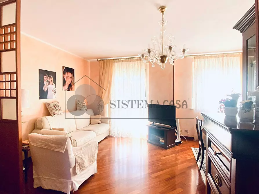 Immagine 1 di Quadrilocale in vendita  in Via Brigate partigiane 94 a Follo