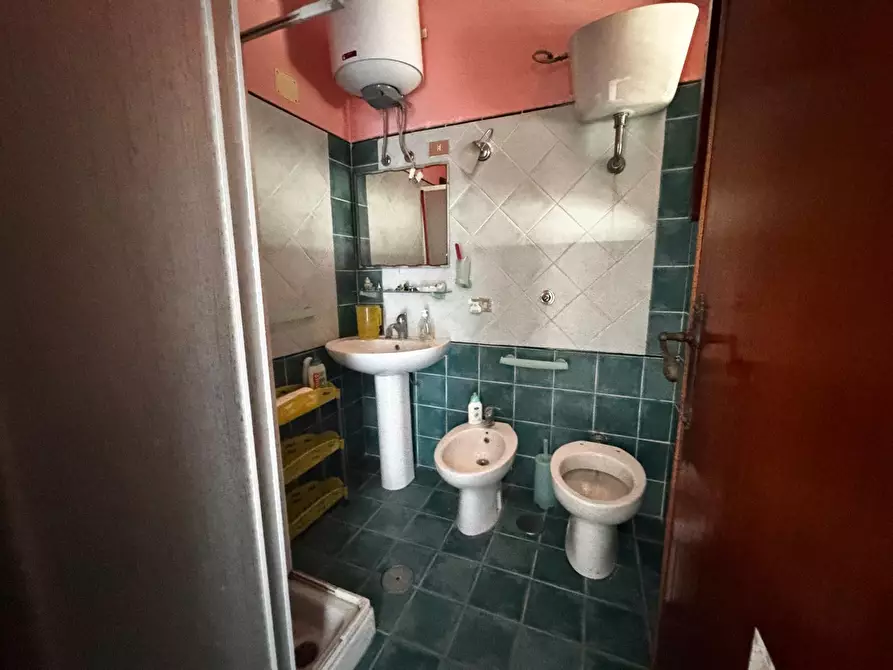 Immagine 12 di Trilocale in vendita  in Viale Michelangelo Buonarroti 42 a Castel Volturno