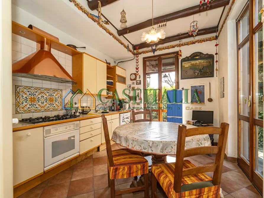 Immagine 11 di Villa in vendita  in Piazza Stazione 2 a Rosta