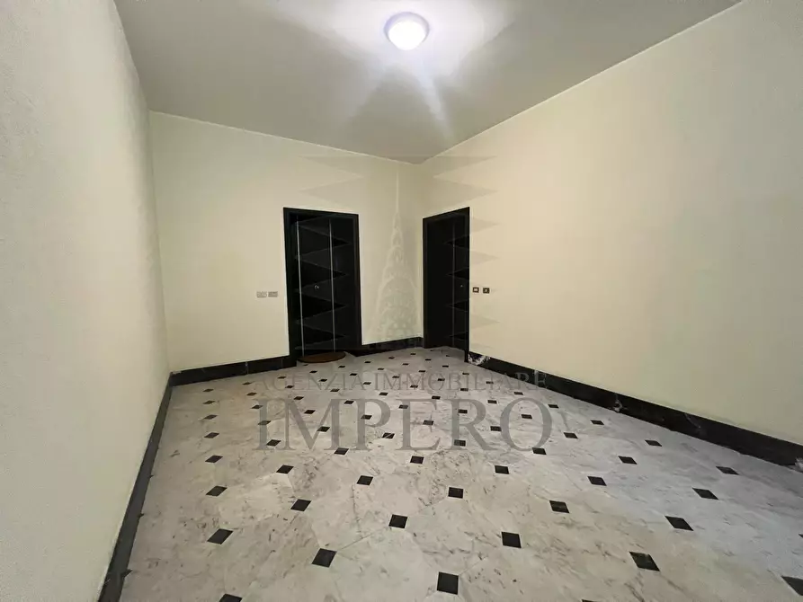 Immagine 10 di Bilocale in vendita  in Corso Italia 100 a Bordighera