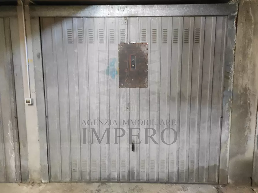 Immagine 4 di Garage in vendita  in Corso Limone Piemonte 112 a Ventimiglia