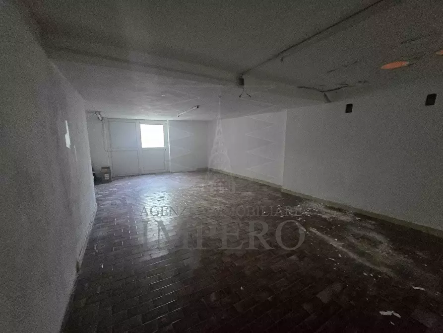 Immagine 2 di Magazzino in affitto  in Via Papa Giovanni XXIII 1 a Ventimiglia