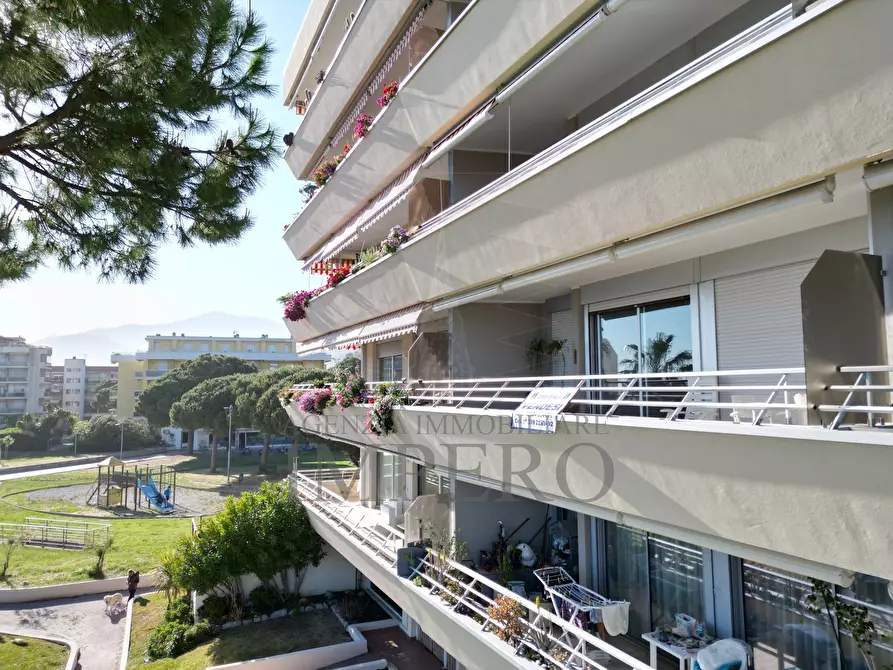 Immagine 35 di Pentalocale in vendita  in Lungomare Varaldo 67 a Ventimiglia