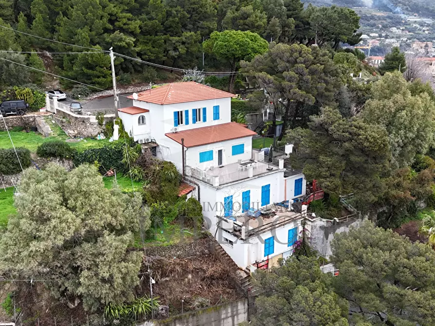 Immagine 1 di Villa in vendita  in Corso G. Verdi 16 a Ventimiglia
