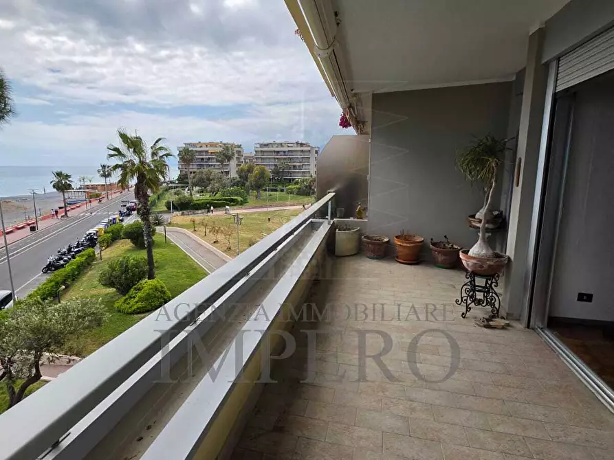 Immagine 4 di Pentalocale in vendita  in Lungomare Varaldo 67 a Ventimiglia