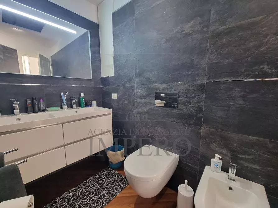 Immagine 11 di Bilocale in vendita  in Via Cristoforo Colombo 9 a Ventimiglia