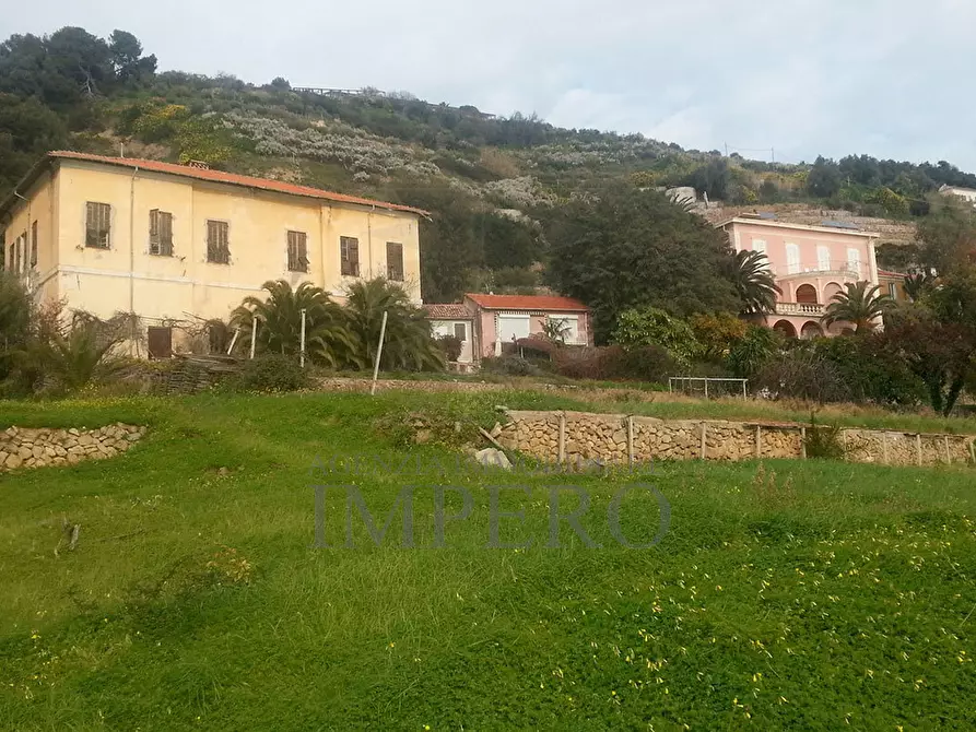 Immagine 1 di Villa in vendita  in Strada Statale 1 Dir 12 a Ventimiglia