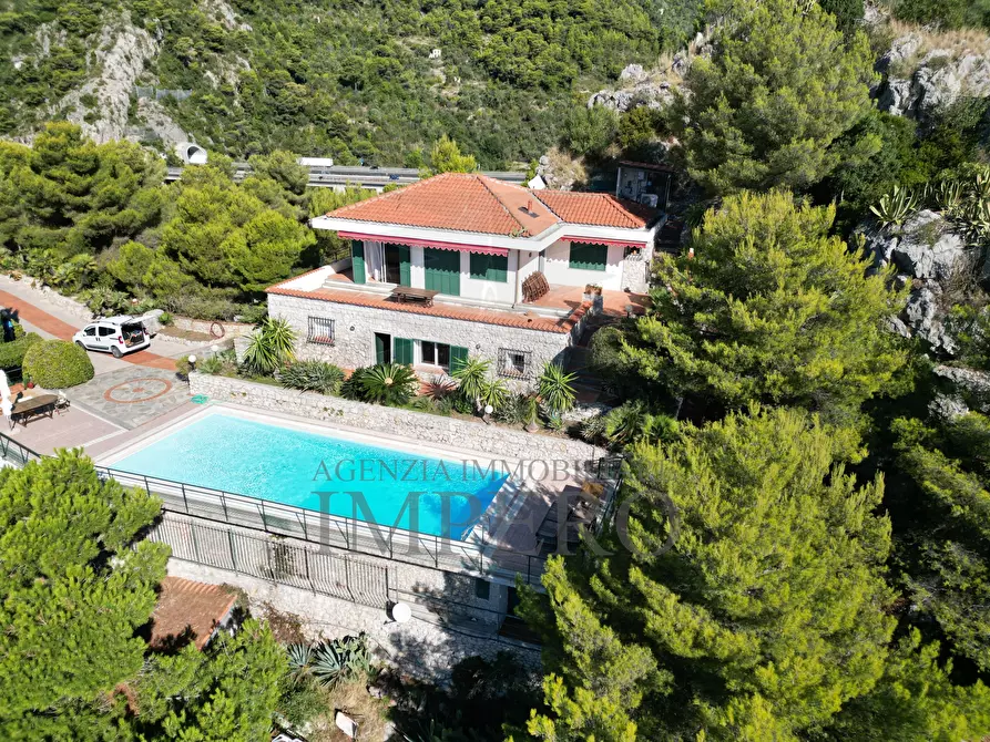 Immagine 22 di Villa in vendita  in Via Woronof a Ventimiglia
