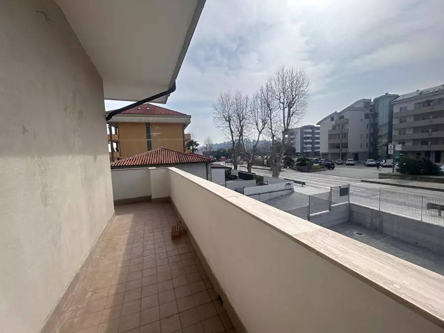 Immagine 23 di Pentalocale in vendita  in Viale Maiella 23/A a Francavilla Al Mare