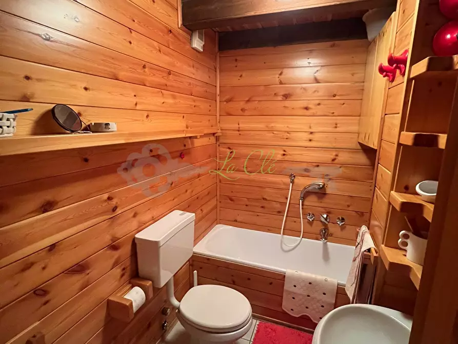 Immagine 19 di Quadrilocale in vendita  a Courmayeur