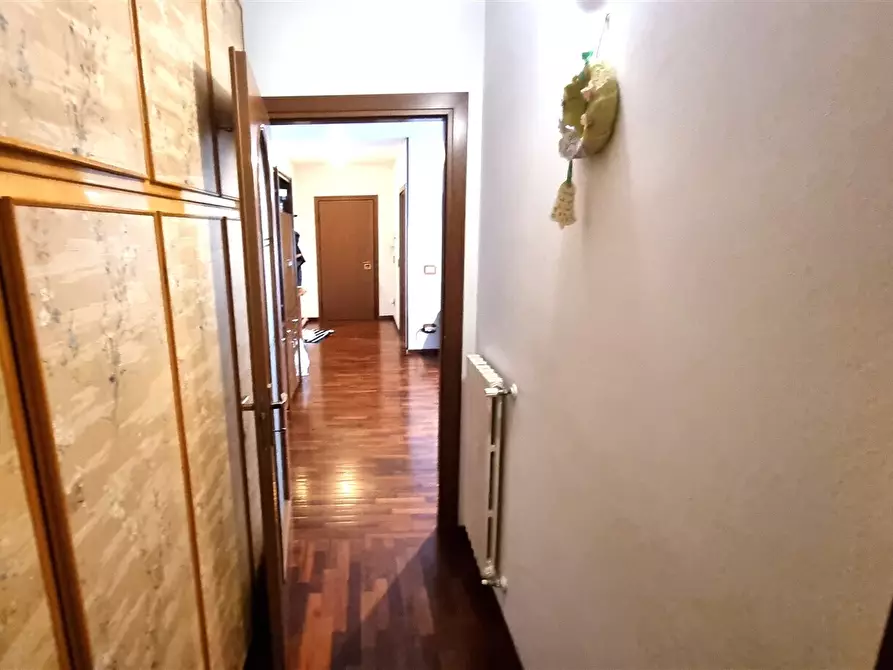 Immagine 9 di Trilocale in vendita  in Strada Val Parma 228 a Parma