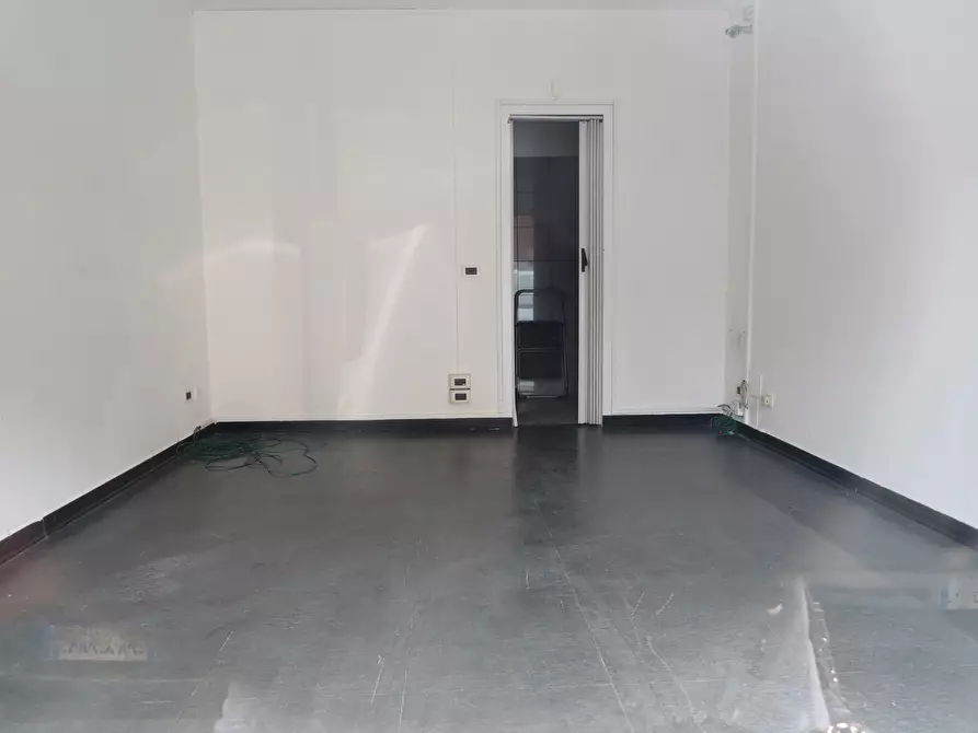 Immagine 4 di Locale commerciale in vendita  in Corso Canalchiaro 178 a Modena